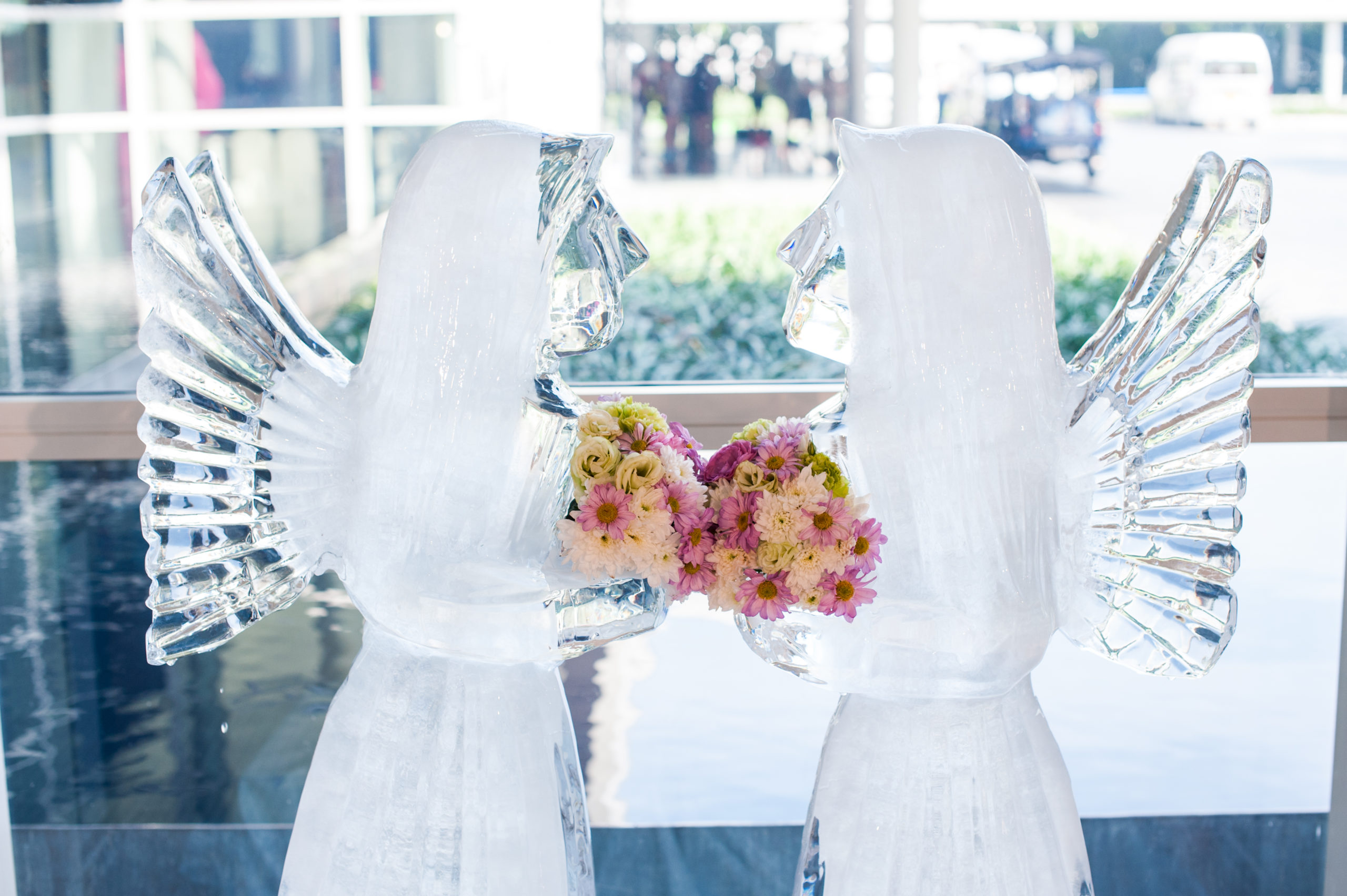 2 ice sculptures holding flowers for a wedding for bella mansions blog