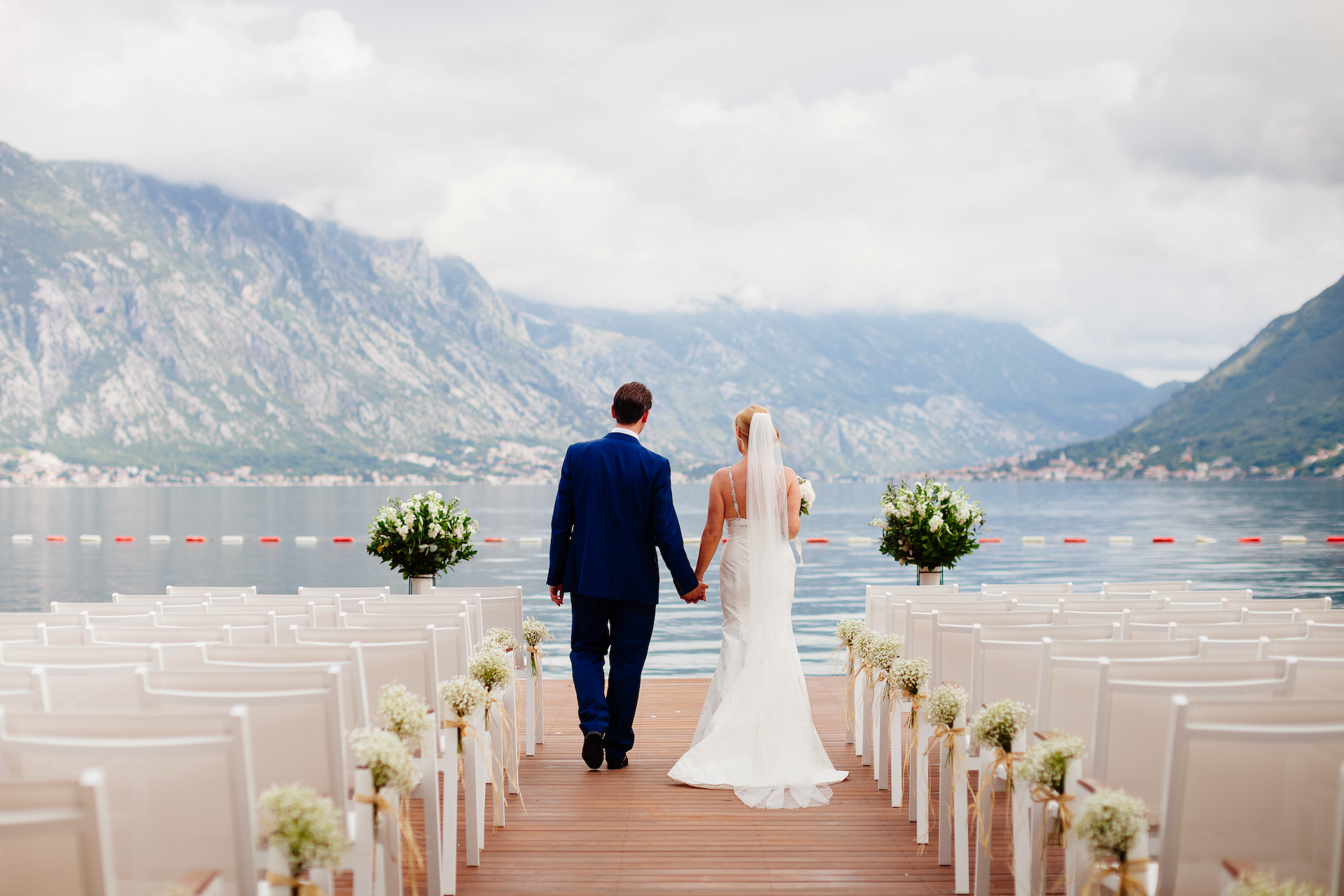 A wedding on the water for the Bella Mansions Wedding Venue blog
