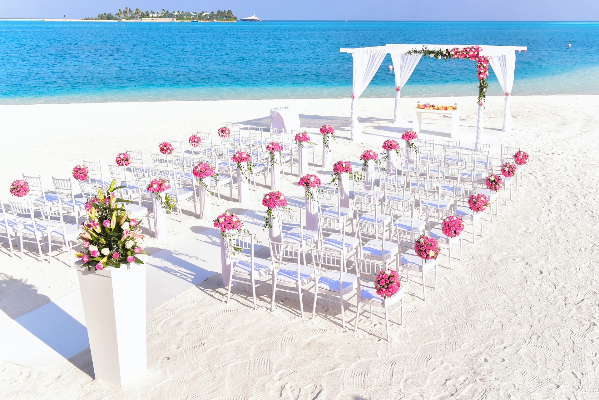 summer wedding set up on a beach for a Bella Mansions blog on Summer wedding etiquette do's and don'ts