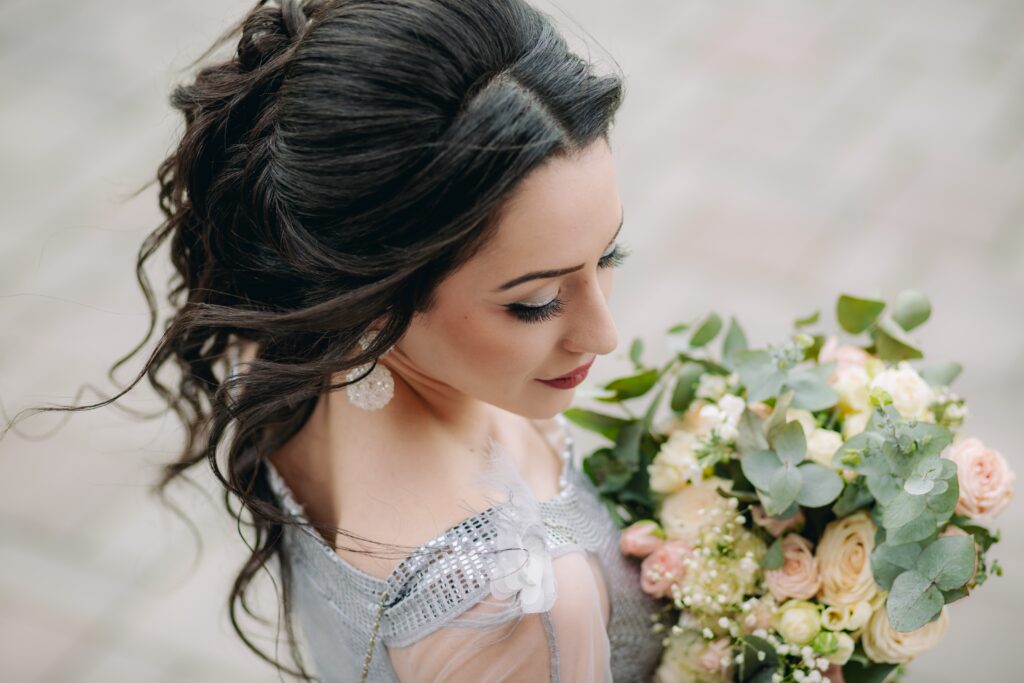 woman holding flowers | 10 Reasons To Plan A Styled Photo Shoot With Bella Mansions